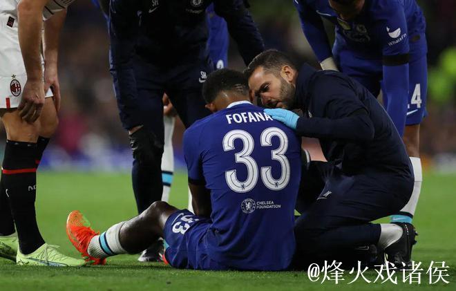 福法纳重返合练,莱奥与圣地亚哥单练进行中 福法纳重返合练,莱奥与圣地亚哥单练进行中