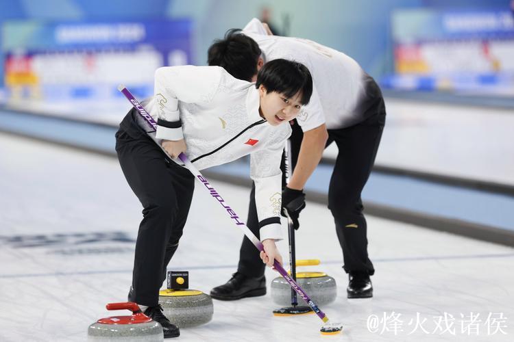 中国冰壶混双队在冬奥资格赛中豪取五连胜 中国冰壶混双队在冬奥资格赛中豪取五连胜